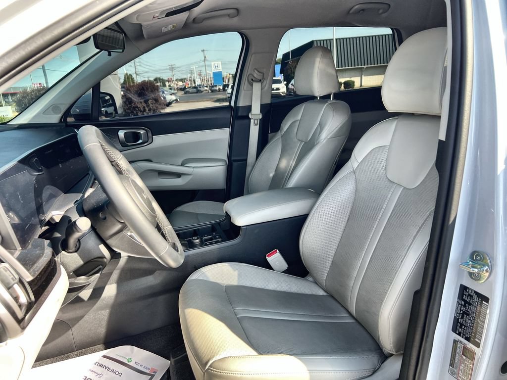 Used 2024 Kia Sorento S FWD image 11