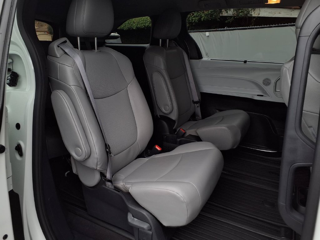 Used 2025 Toyota Sienna XLE w/ XLE Plus Package AWD/4WD image 32