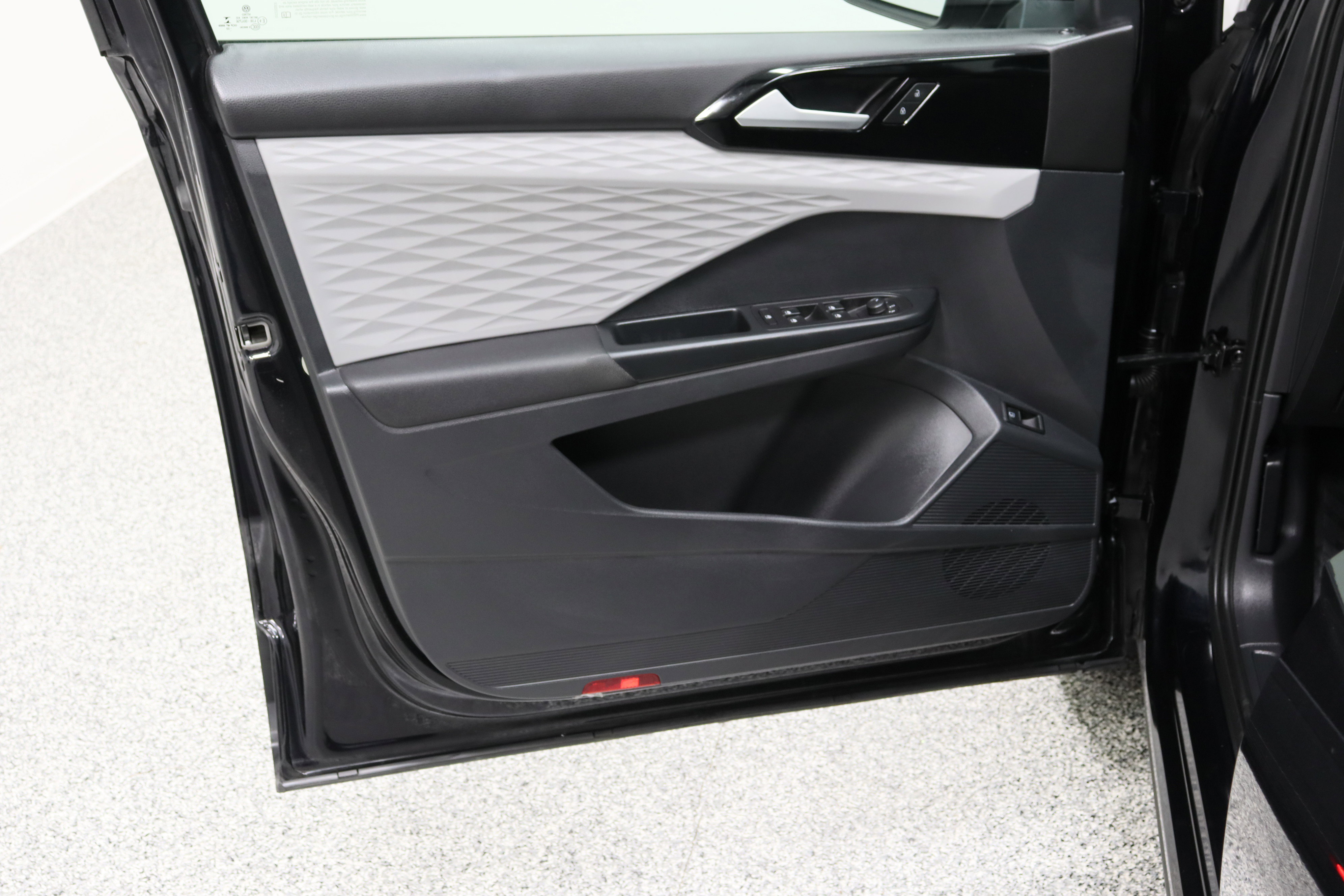 Used 2022 Volkswagen Taos S image 12