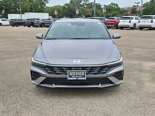 Used 2025 Hyundai Elantra Limited FWD image 3