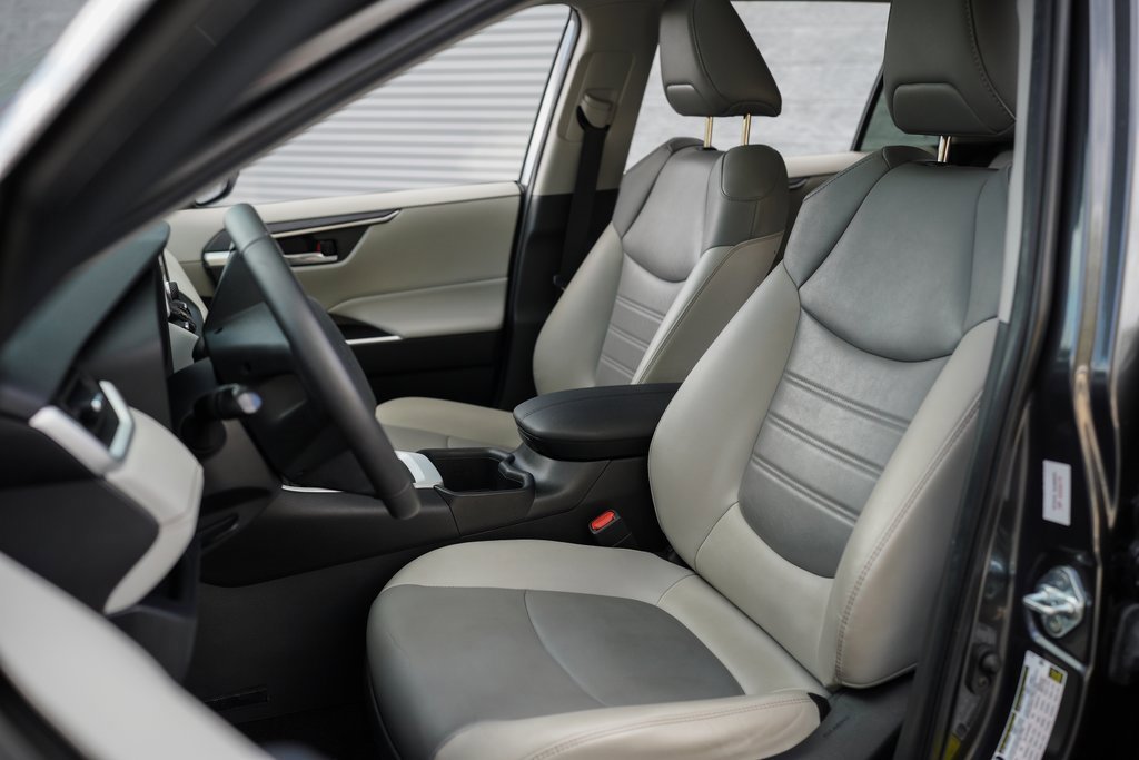 Used 2023 Toyota RAV4 XLE Premium image 22