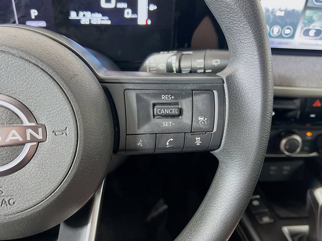 Used 2025 Nissan Kicks SV AWD/4WD image 31