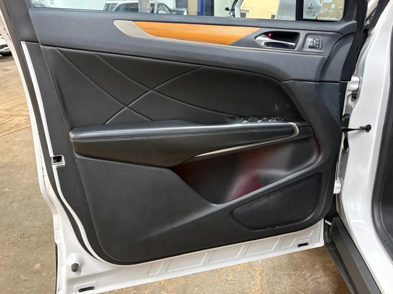 Used 2017 Lincoln MKC Reserve AWD/4WD image 25