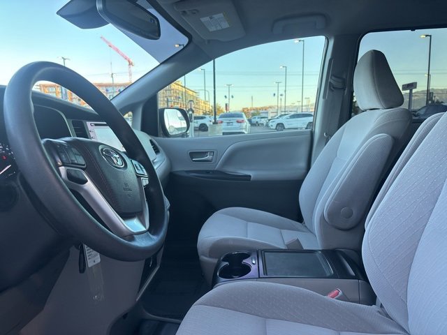 Used 2020 Toyota Sienna LE w/ LE Preferred Package image 22