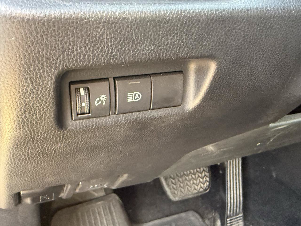 Used 2021 Toyota RAV4 XLE AWD/4WD image 8