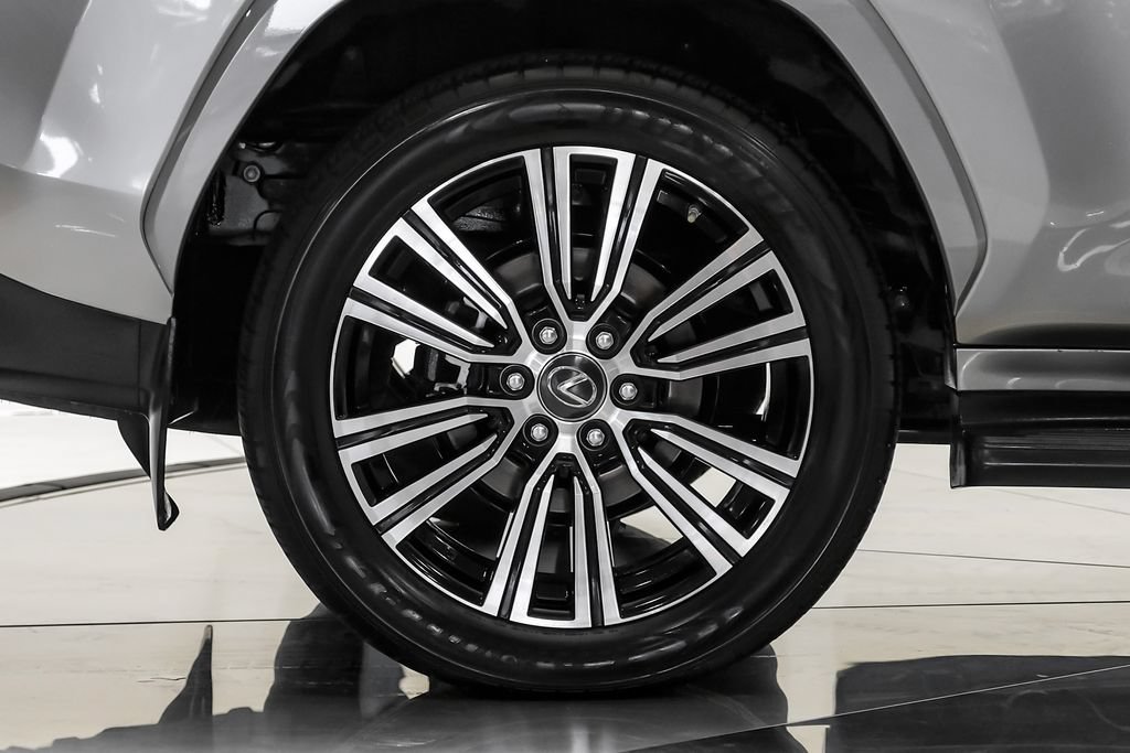 Used 2022 Lexus LX 600 4WD w/ Luxury Package image 58