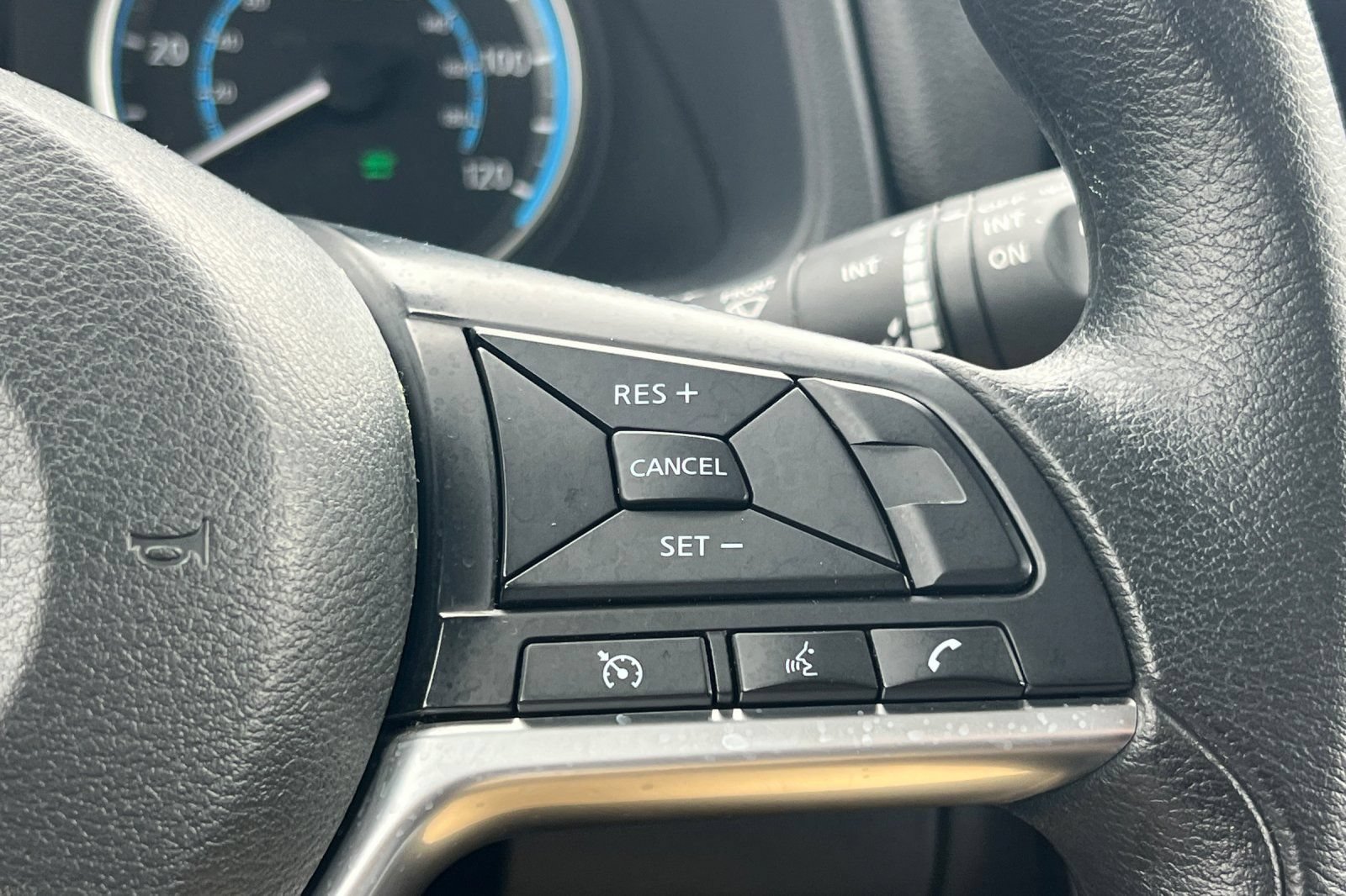 Certified 2025 Nissan Leaf S FWD image 28