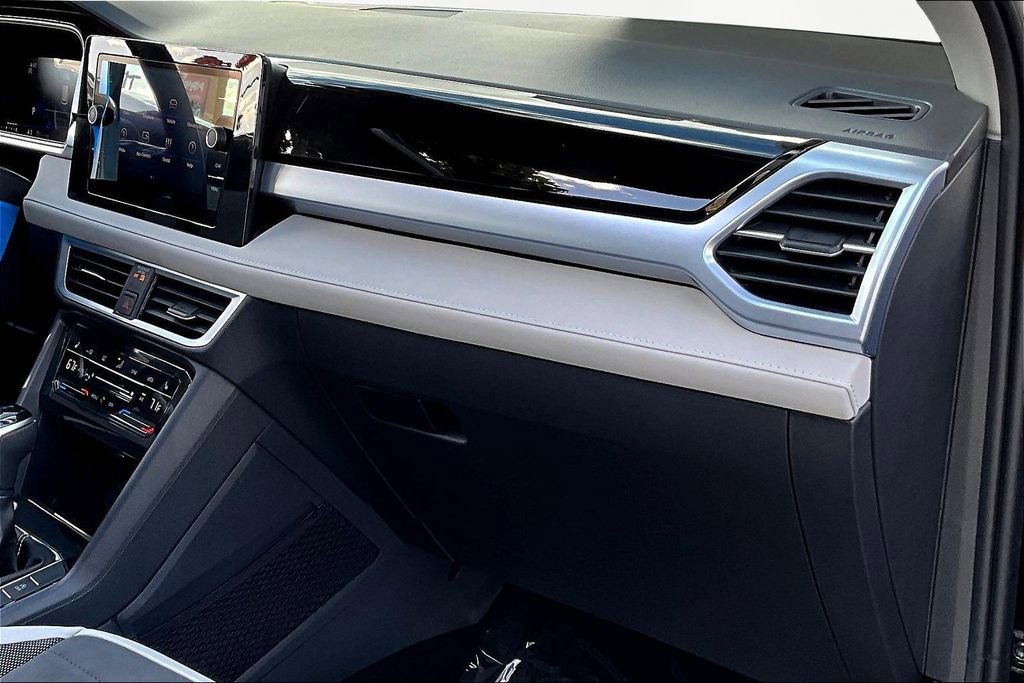 New 2026 Volkswagen Taos SE image 25