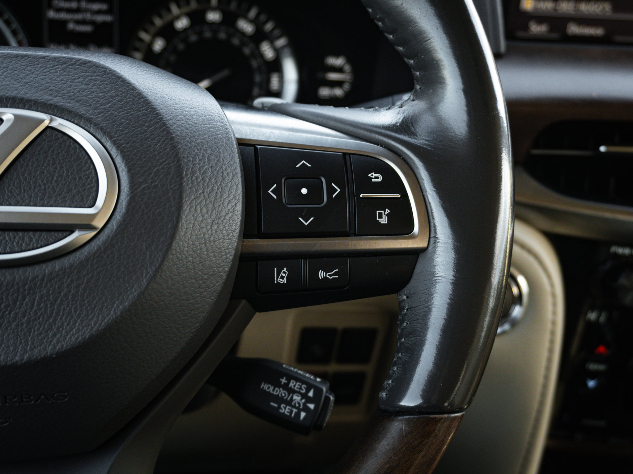 Used 2018 Lexus LX 570 4WD w/ Luxury Package image 18