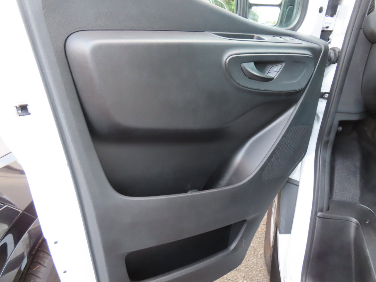 Used 2020 Mercedes-Benz Sprinter 1500 w/ Driver Convenience Package image 5