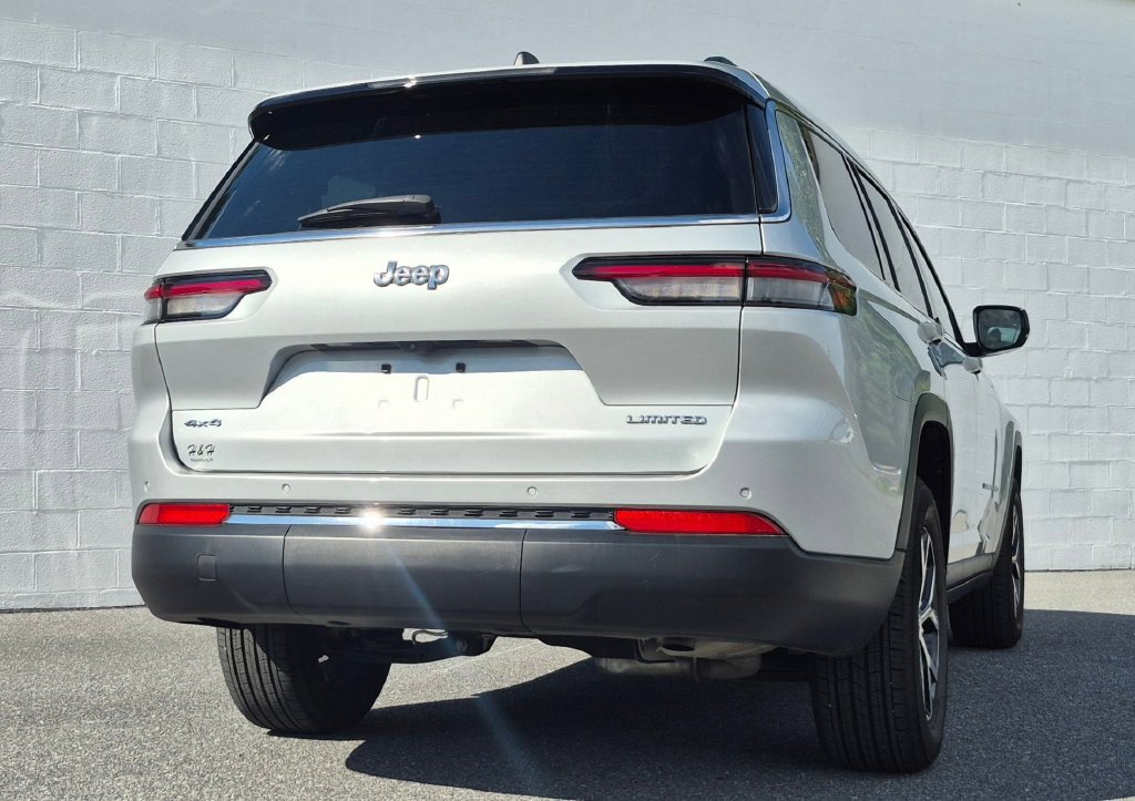 Used 2024 Jeep Grand Cherokee L Limited AWD/4WD image 17