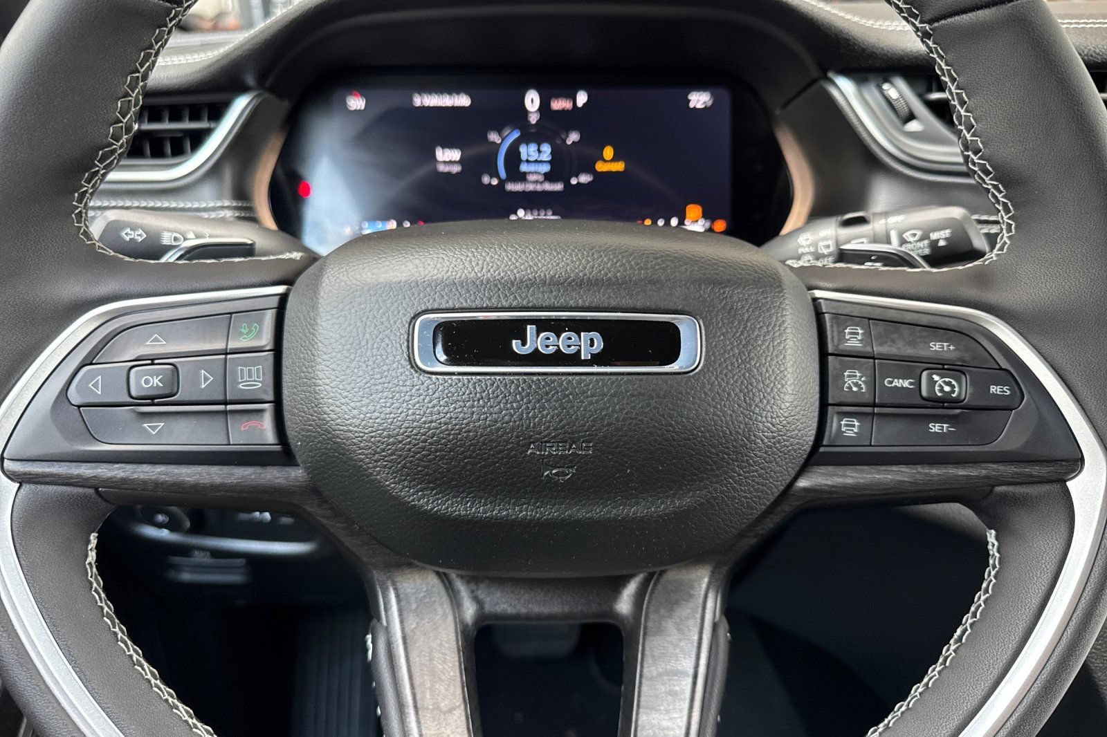 Used 2025 Jeep Grand Cherokee L Limited w/ Black Appearance Package AWD/4WD image 26
