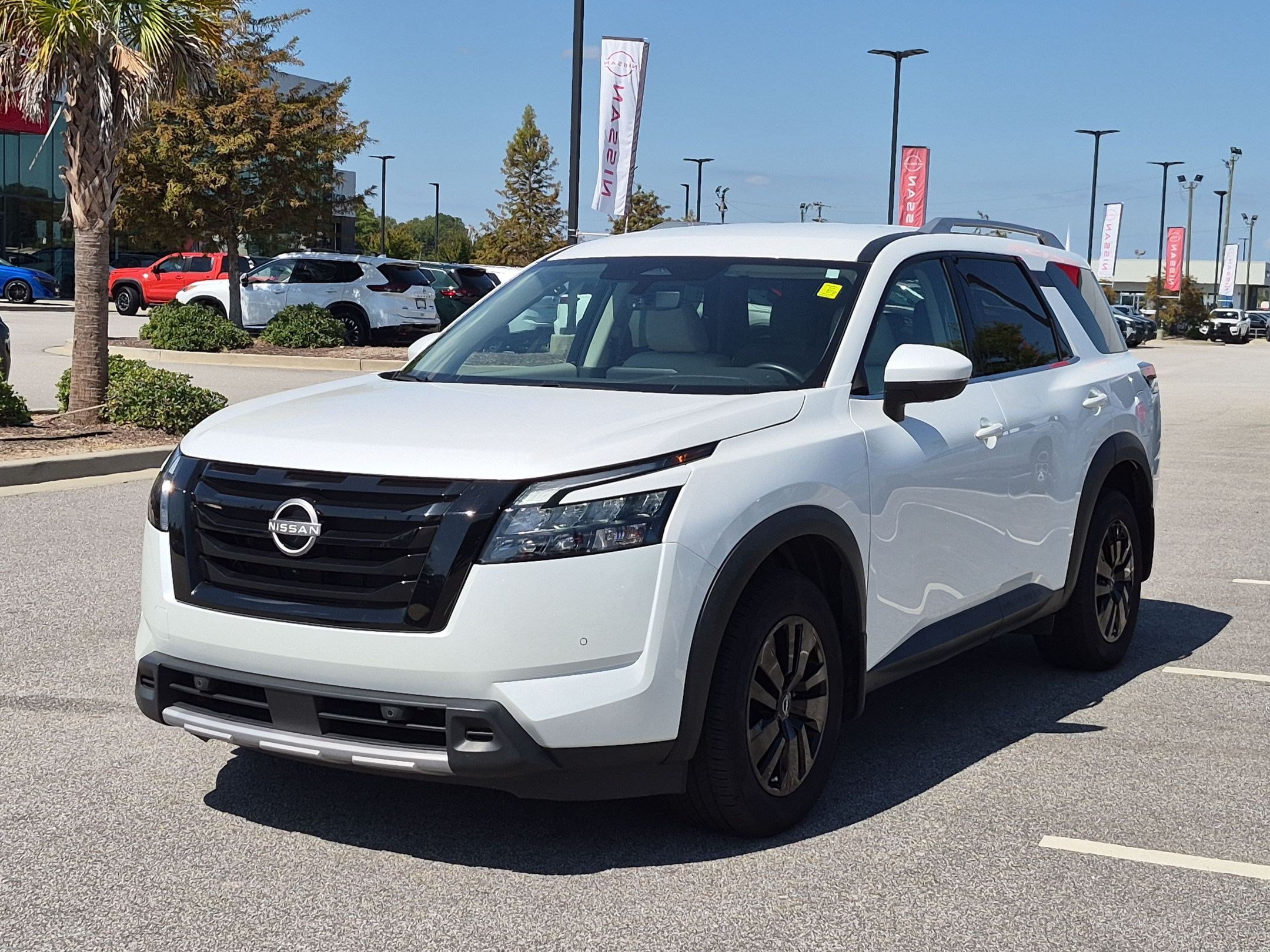 Certified 2025 Nissan Pathfinder SL AWD/4WD image 8