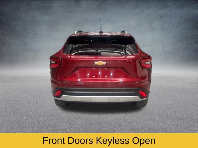 Used 2025 Chevrolet Trax LT w/ LT Convenience Package image 9