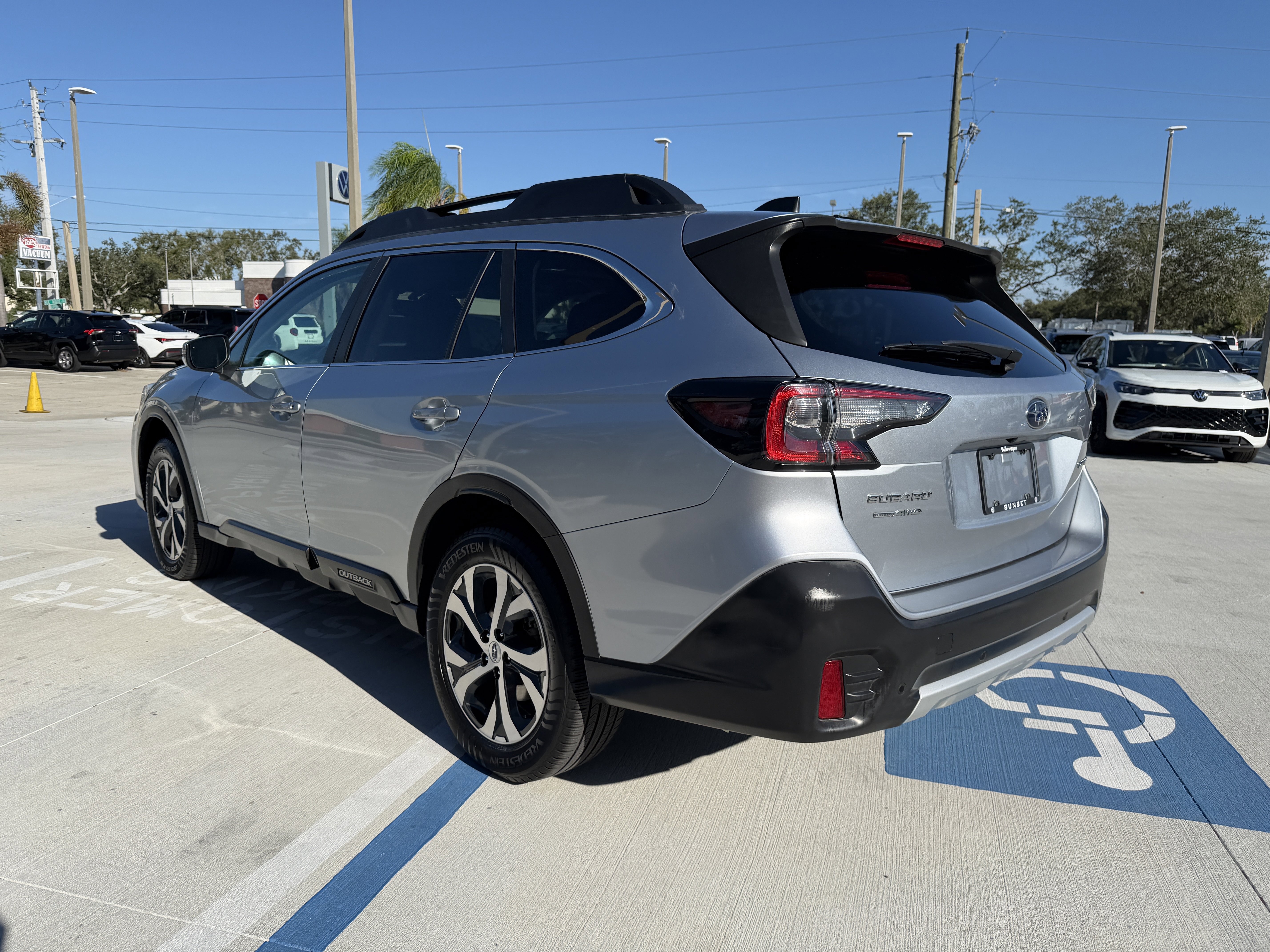 Used 2022 Subaru Outback Limited image 7