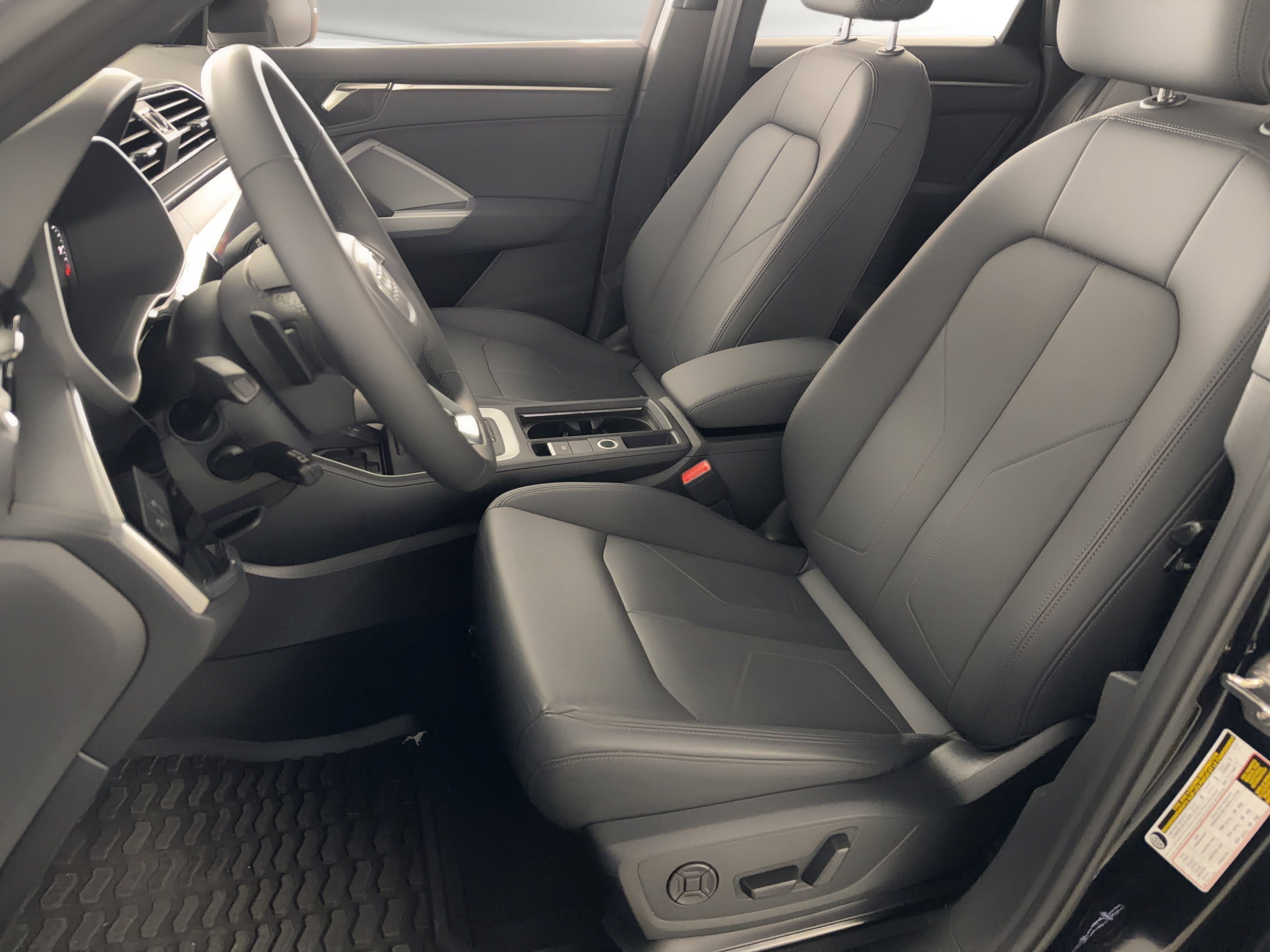 Certified 2025 Audi Q3 2.0T Premium w/ Convenience Package image 5