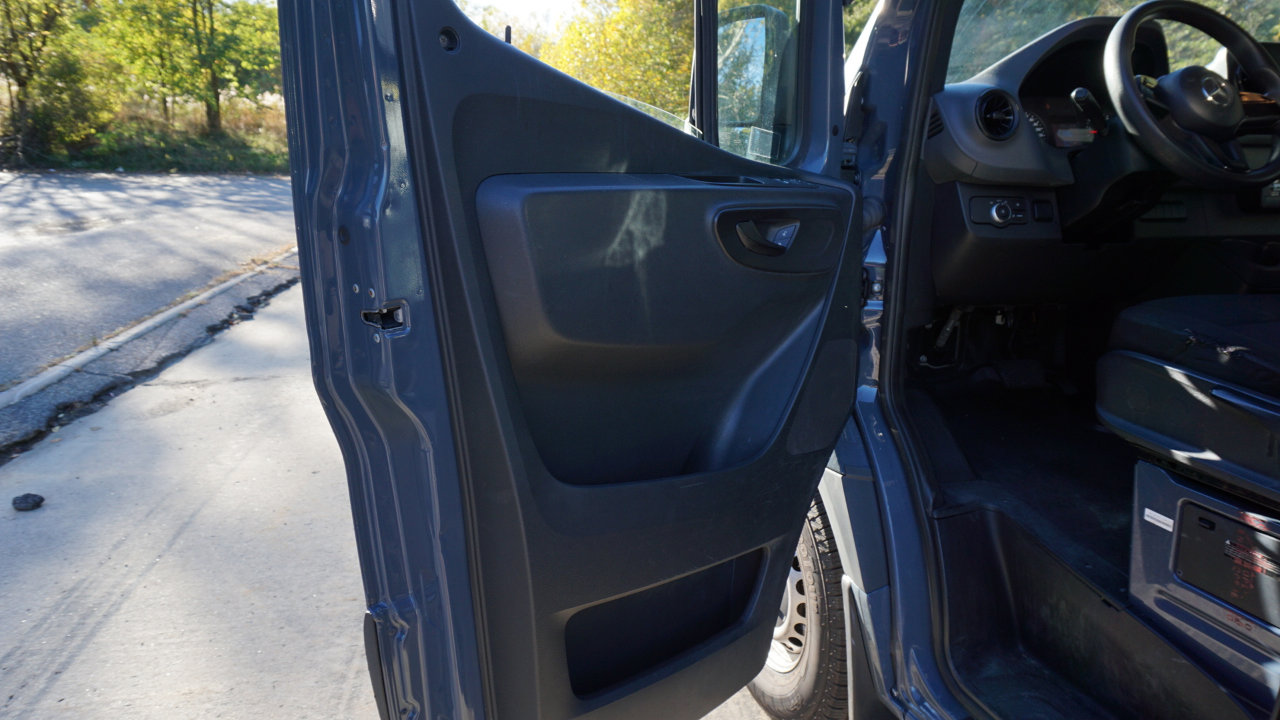 Used 2019 Mercedes-Benz Sprinter 144 image 25