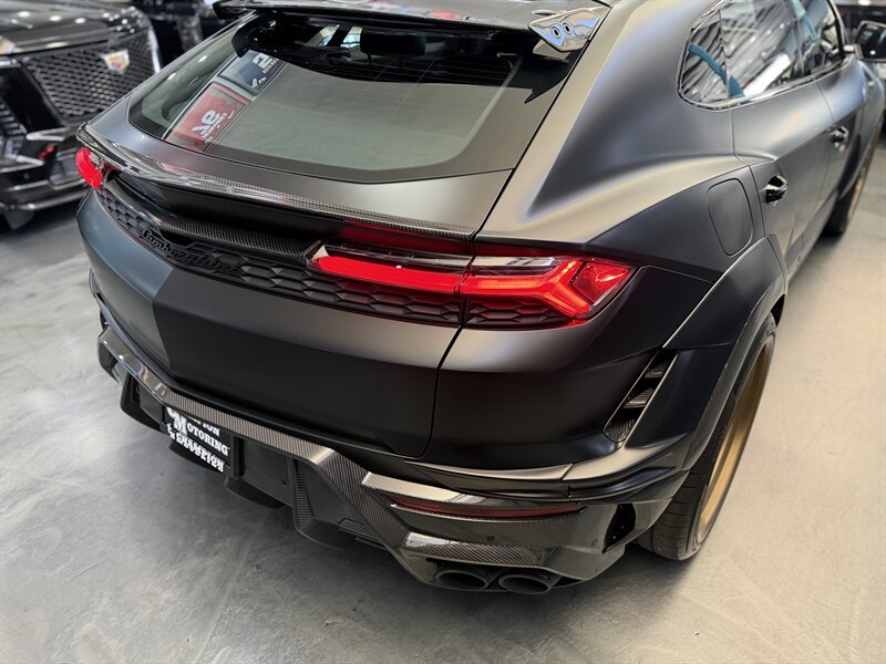 Used 2025 Lamborghini Urus SE AWD/4WD image 8