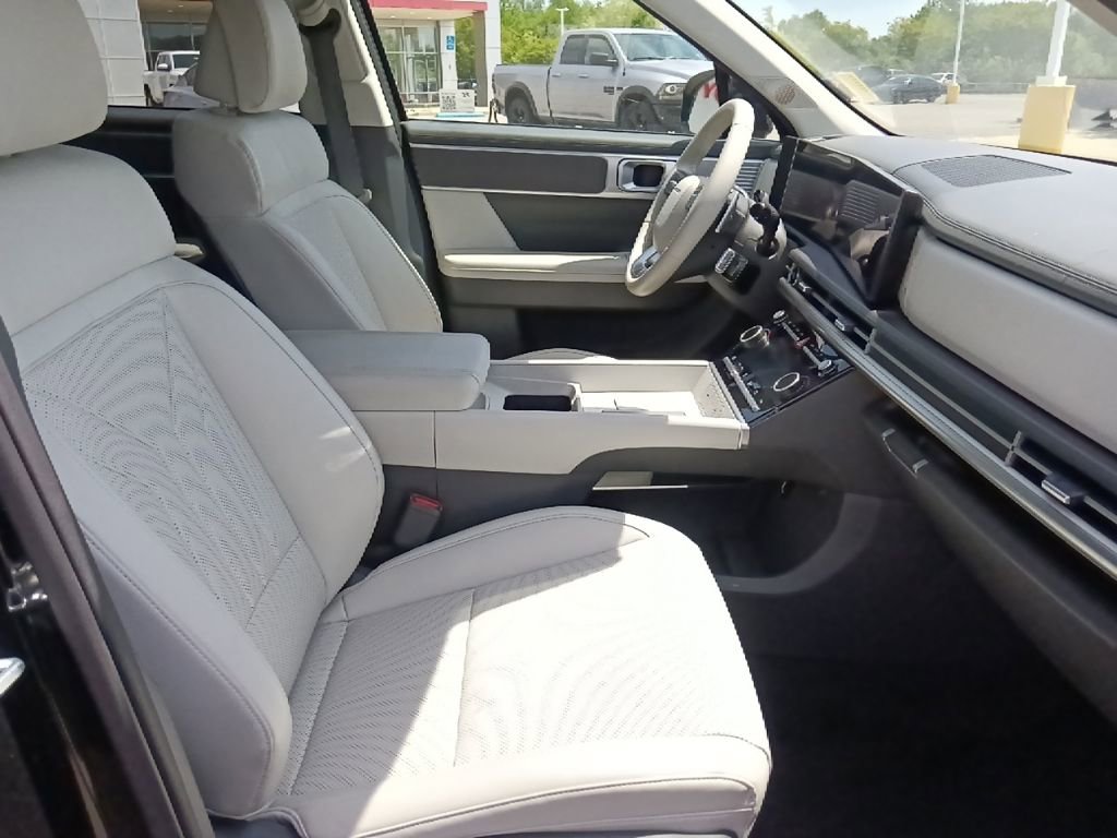 Used 2026 Hyundai Santa Fe SEL FWD image 33