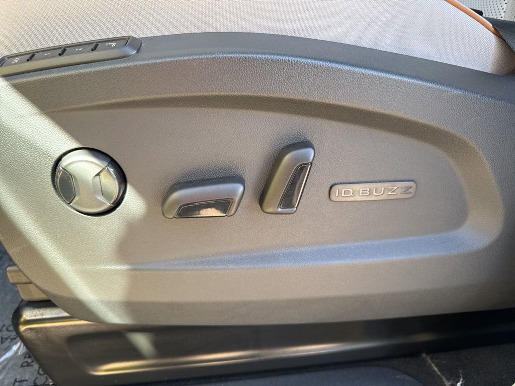 New 2025 Volkswagen ID. Buzz 1st Edition image 15