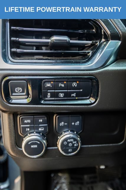 Used 2025 GMC Yukon Denali AWD/4WD image 18