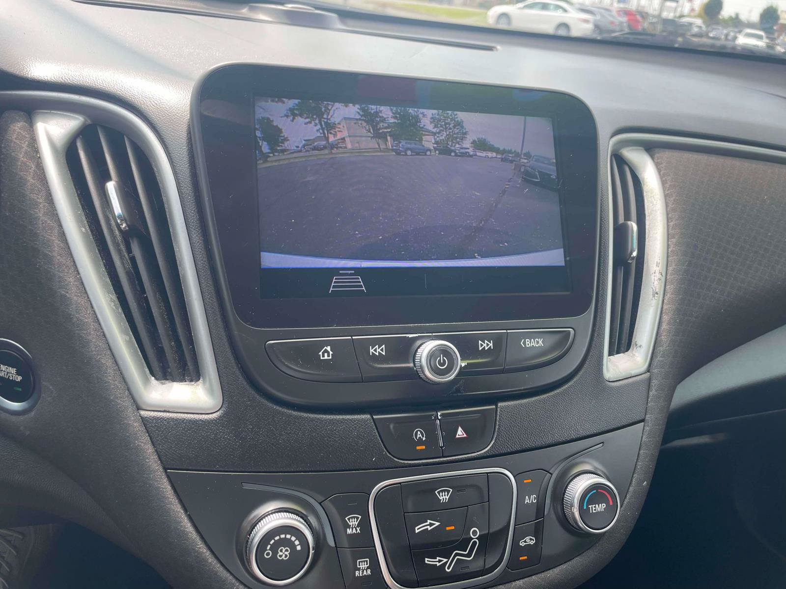 Used 2020 Chevrolet Malibu LS FWD image 17