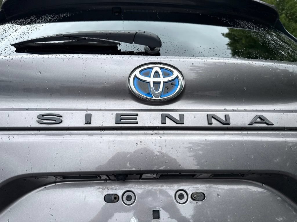 Used 2022 Toyota Sienna XSE w/ XSE Plus Package FWD image 16
