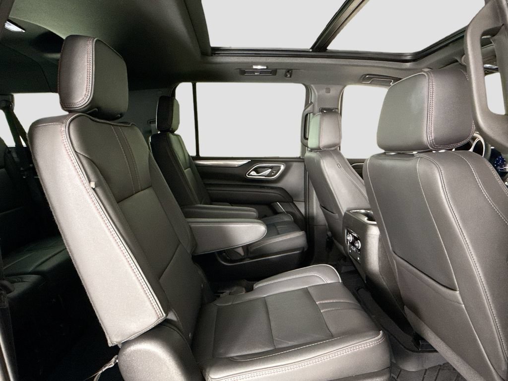 Used 2024 Chevrolet Suburban RST w/ Luxury Package RWD image 15