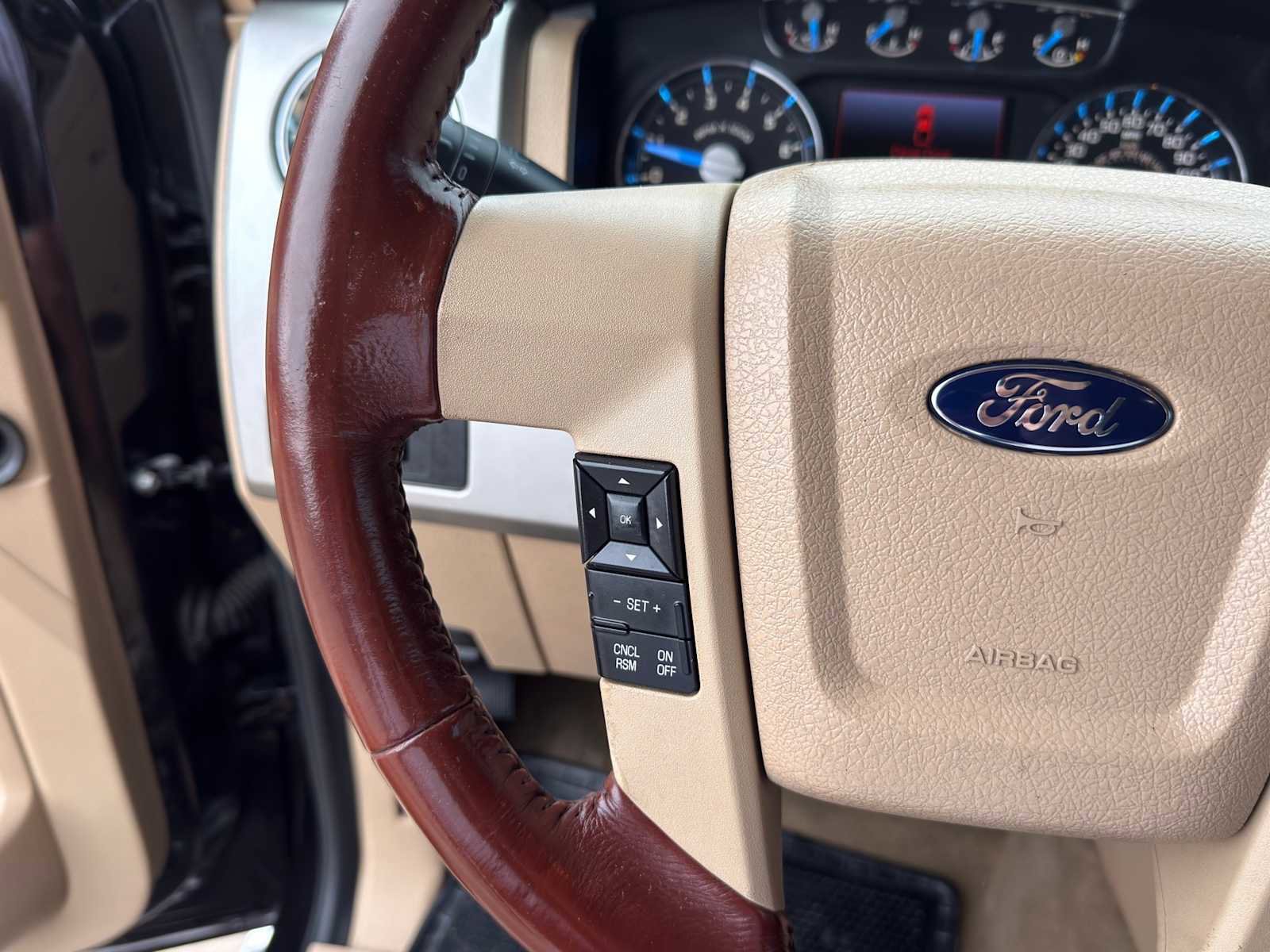 Used 2013 Ford F150 King Ranch w/ King Ranch Luxury Pkg AWD/4WD image 16