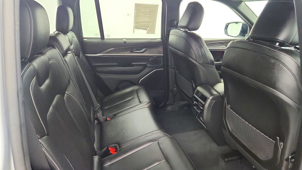 Used 2024 Jeep Grand Cherokee Limited 4xe AWD/4WD image 23