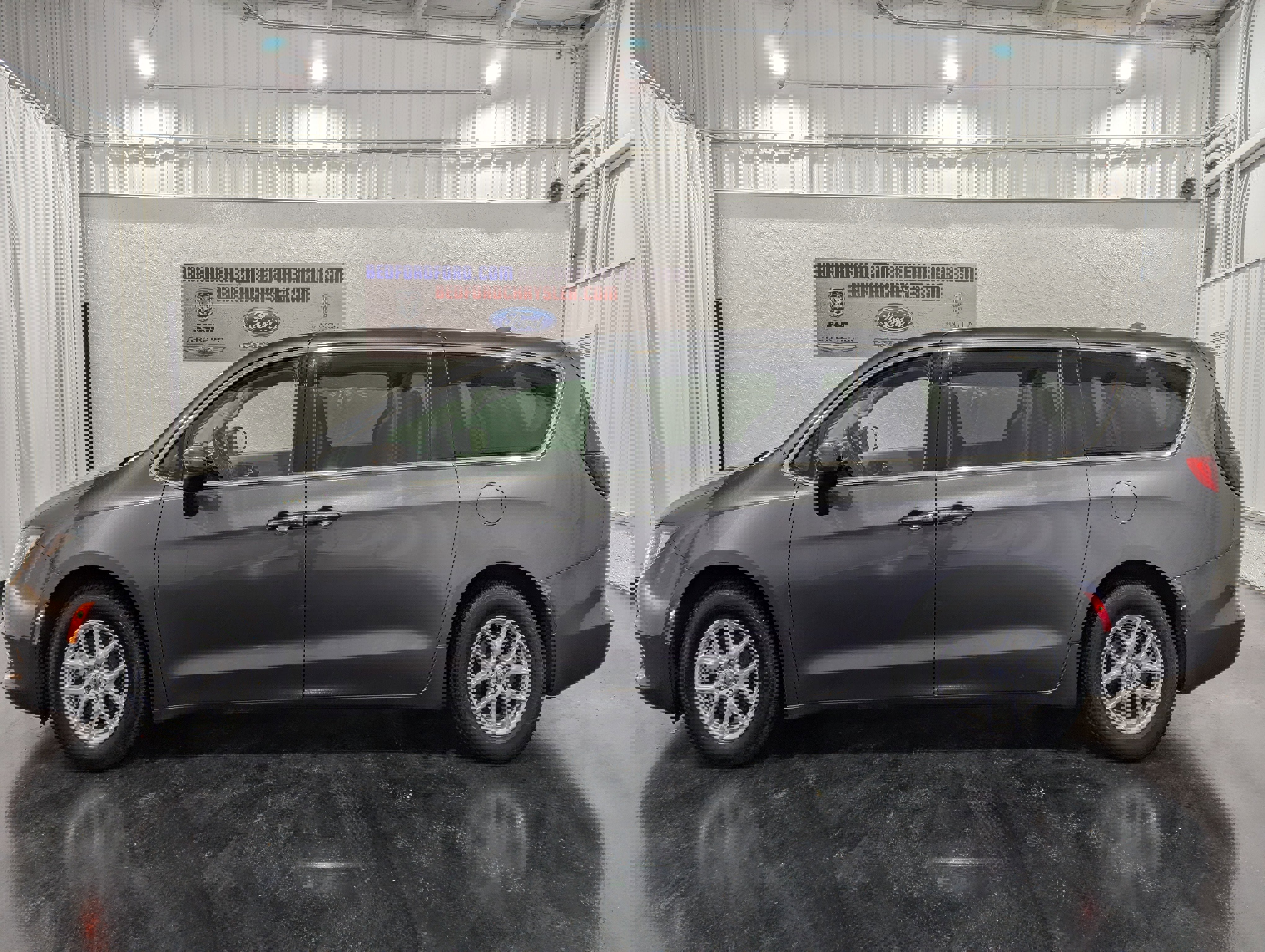 Used 2023 Chrysler Voyager LX image 2