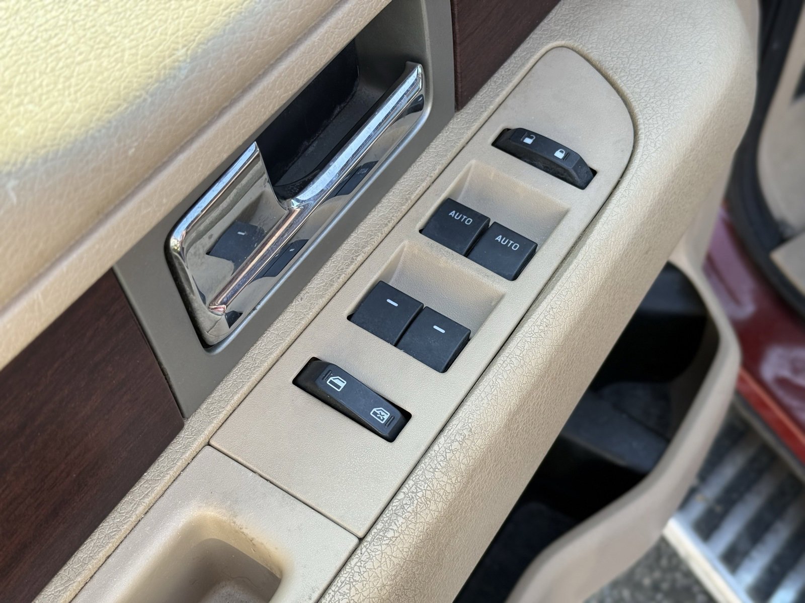 Used 2014 Ford F150 King Ranch w/ King Ranch Luxury Package image 16