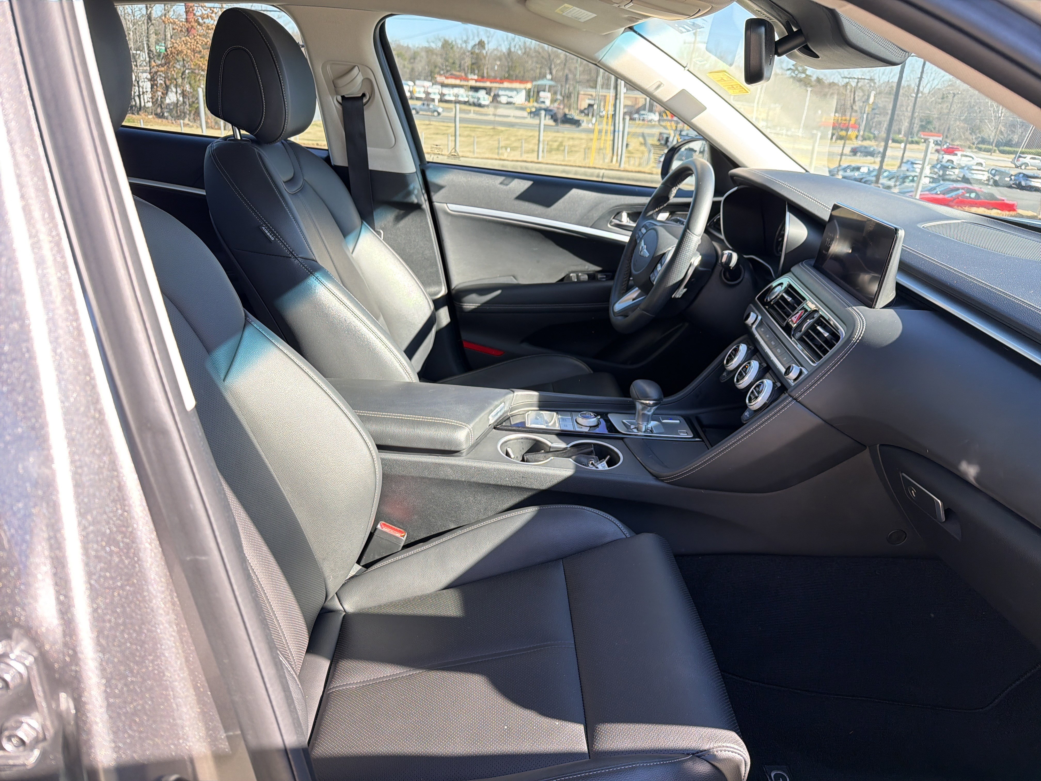 Used 2023 Genesis G70 2.0T image 32