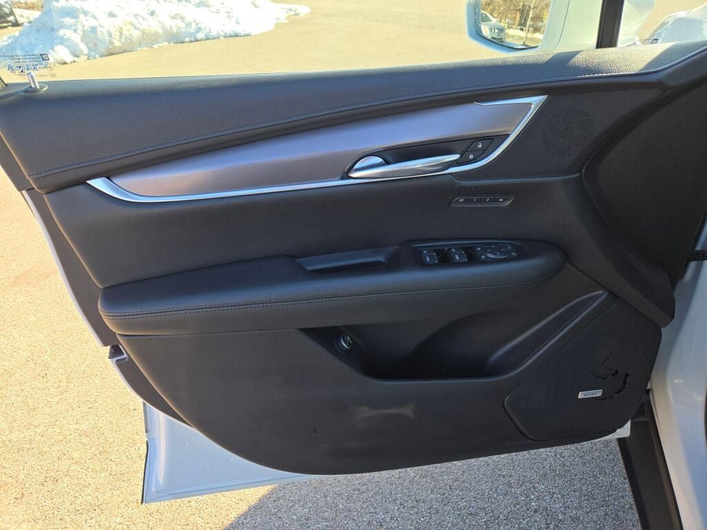 Used 2018 Cadillac XT5 Luxury w/ Driver Awareness Package image 22