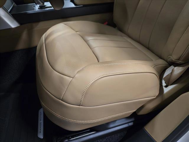 New 2025 Land Rover Range Rover Long Wheelbase SE image 30