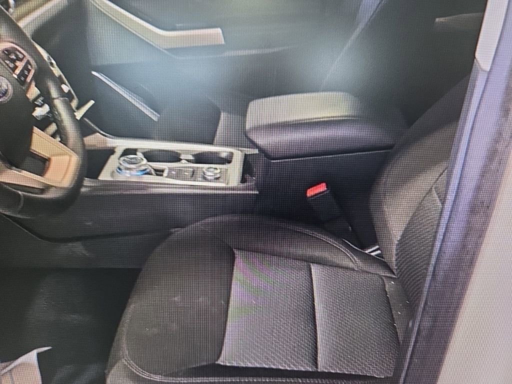 Used 2024 Ford Explorer XLT image 9