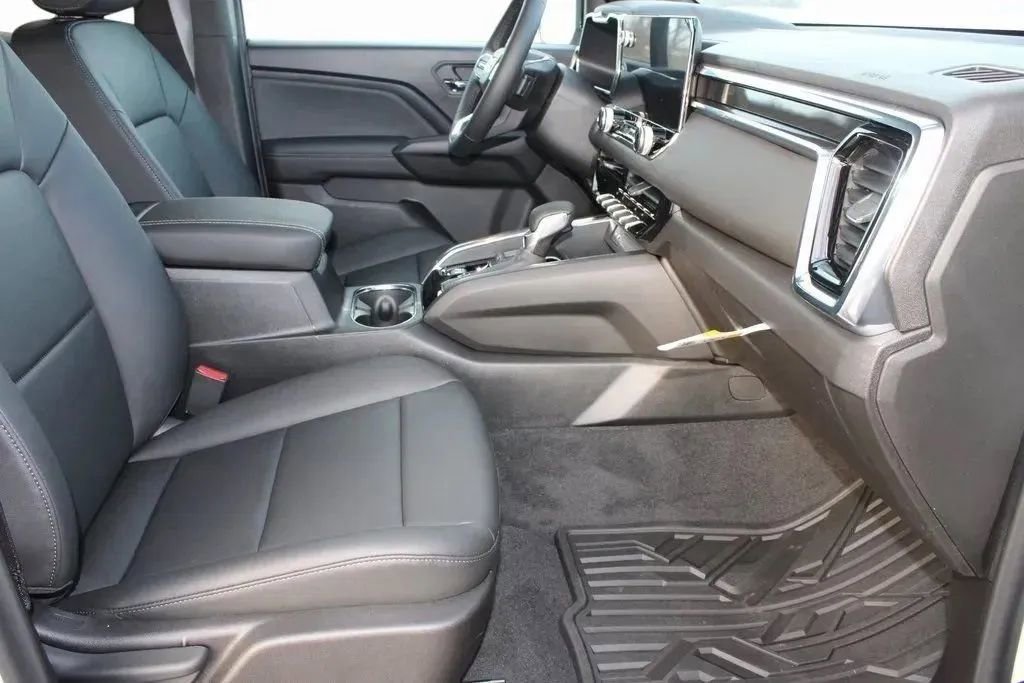 New 2026 GMC Canyon Elevation w/ Convenience Package image 17