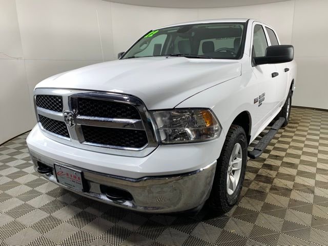 Used 2022 RAM 1500 Classic SLT w/ Protection Group AWD/4WD image 2