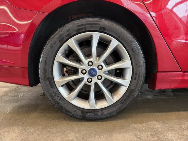 Used 2017 Ford Fusion SE w/ Fusion SE Technology Package image 8