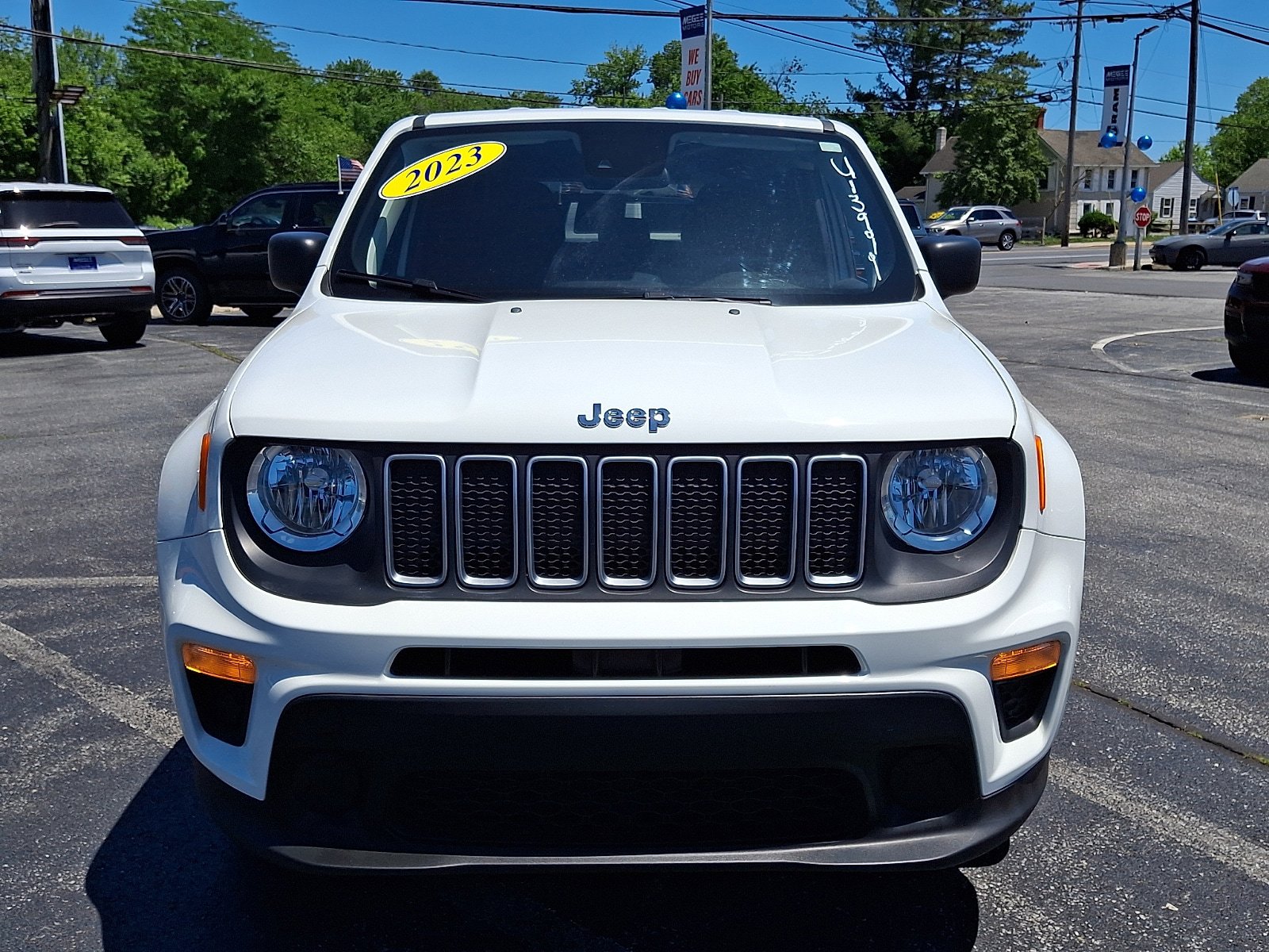 Used 2023 Jeep Renegade Latitude AWD/4WD image 2