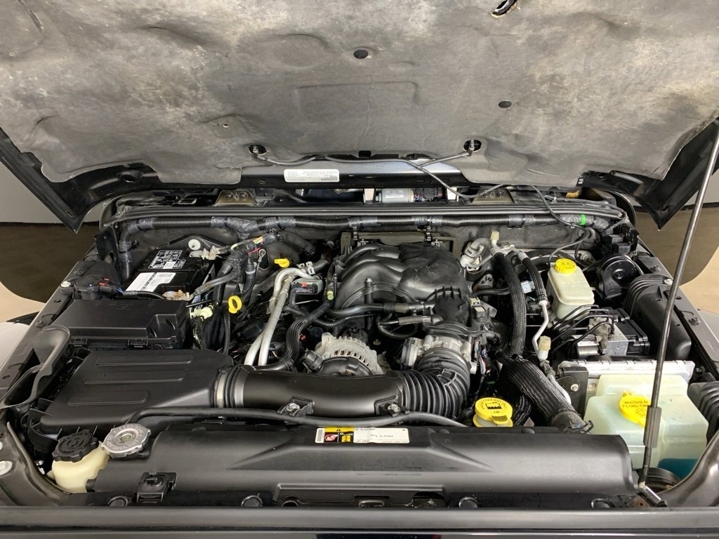 Used 2016 Jeep Wrangler Unlimited Sahara w/ Connectivity Group image 39