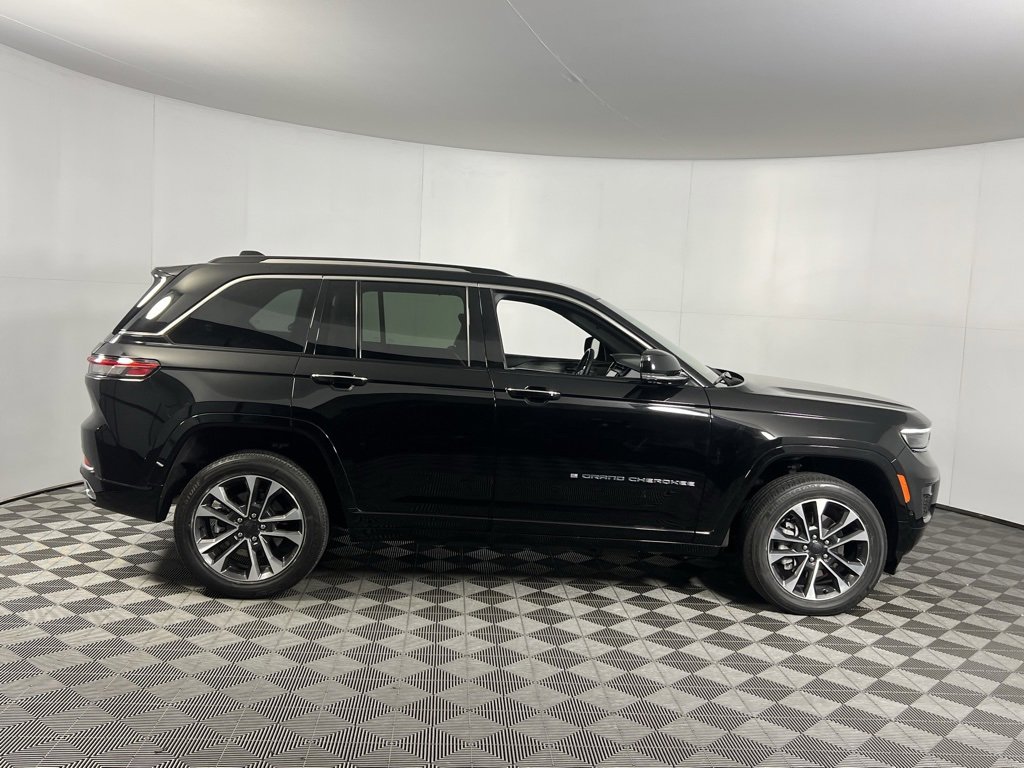 Used 2022 Jeep Grand Cherokee Overland w/ Advanced Protech Group III image 3