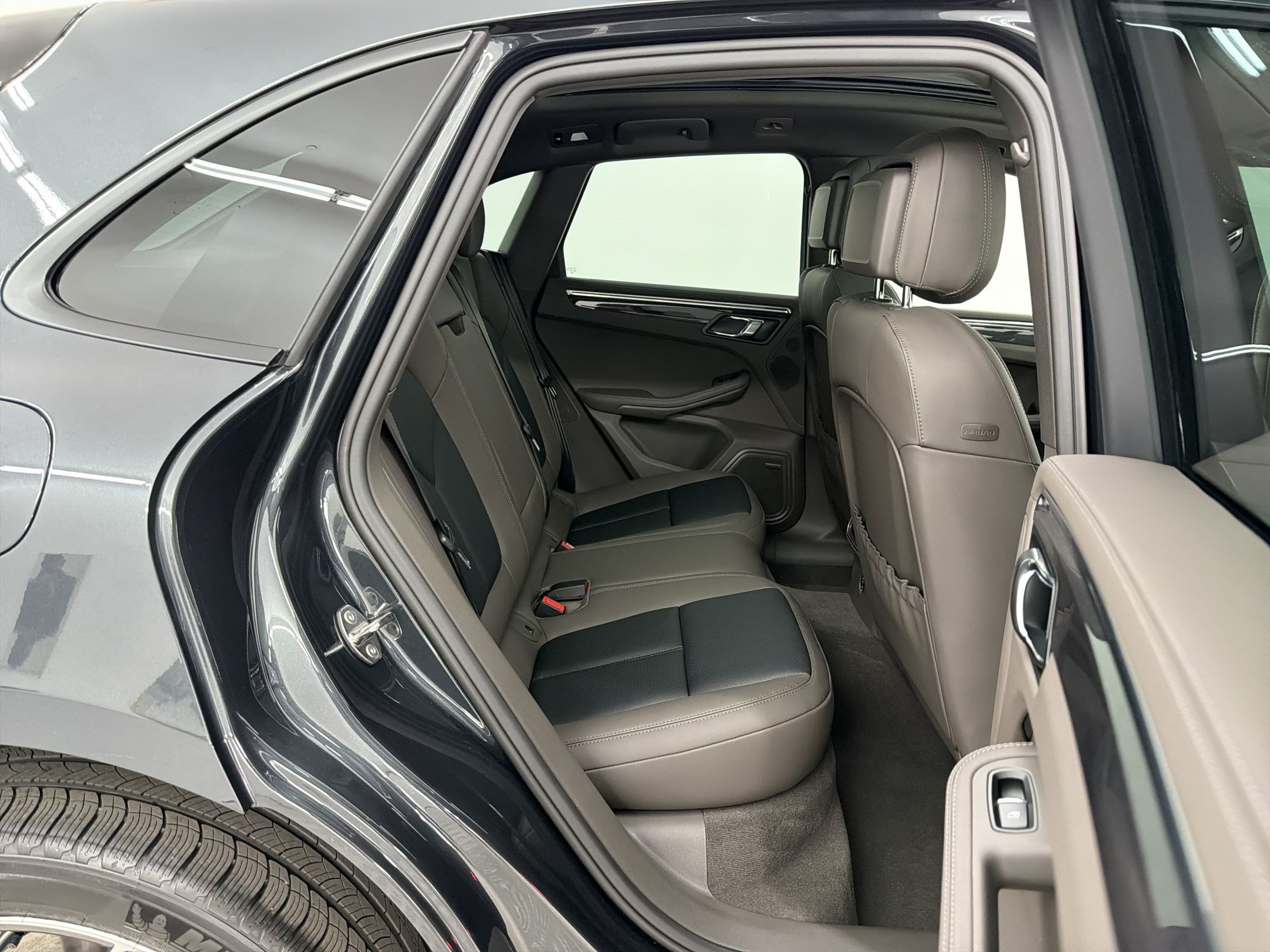 New 2026 Porsche Macan AWD/4WD image 29