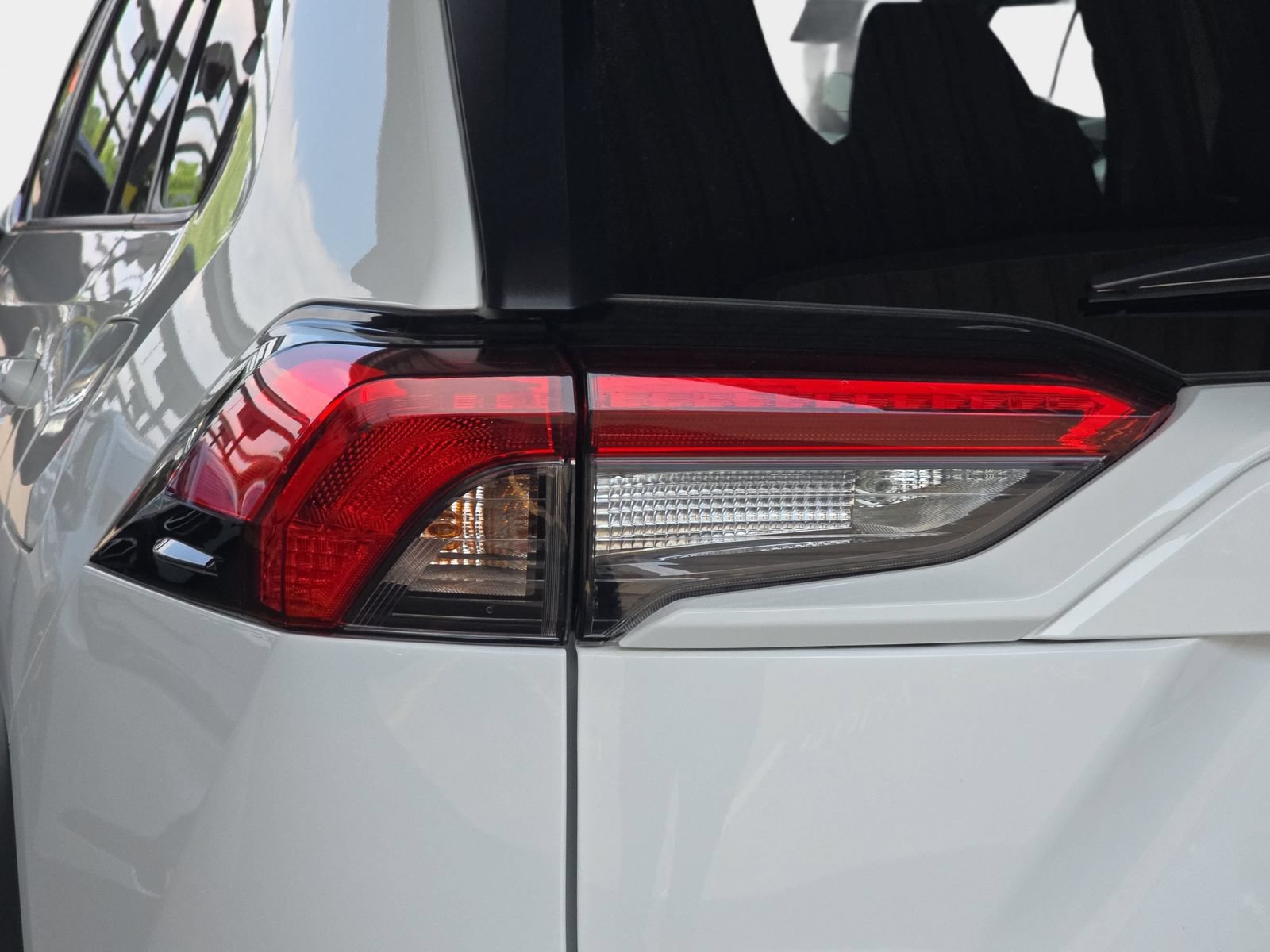 Used 2025 Toyota RAV4 XLE AWD/4WD image 34