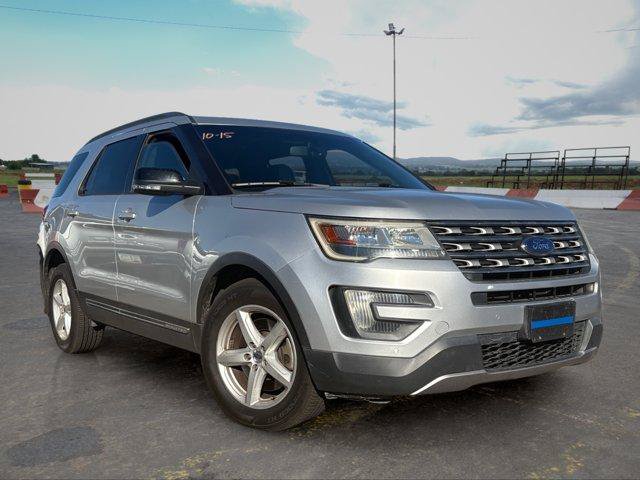 Used 2016 Ford Explorer XLT w/ Equipment Group 202A AWD/4WD image 2