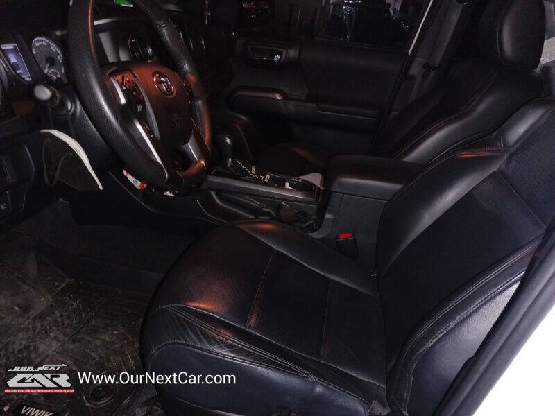 Used 2019 Toyota Tacoma TRD Off-Road AWD/4WD image 3