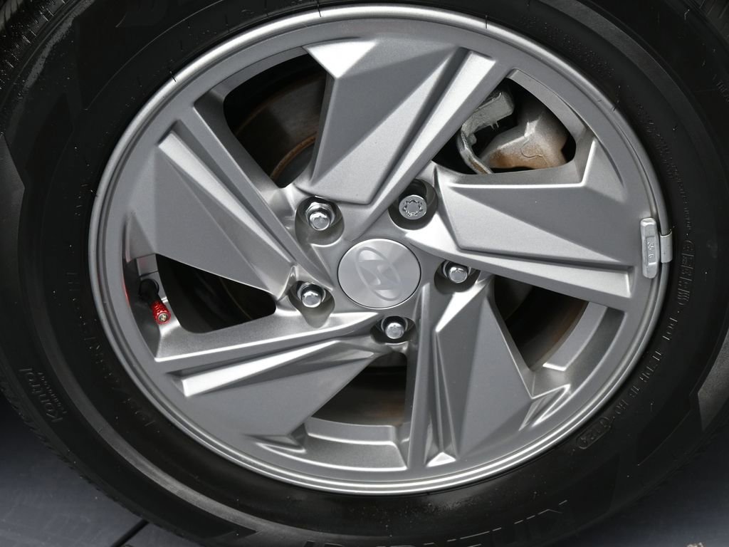 Used 2024 Hyundai Elantra SE FWD image 29