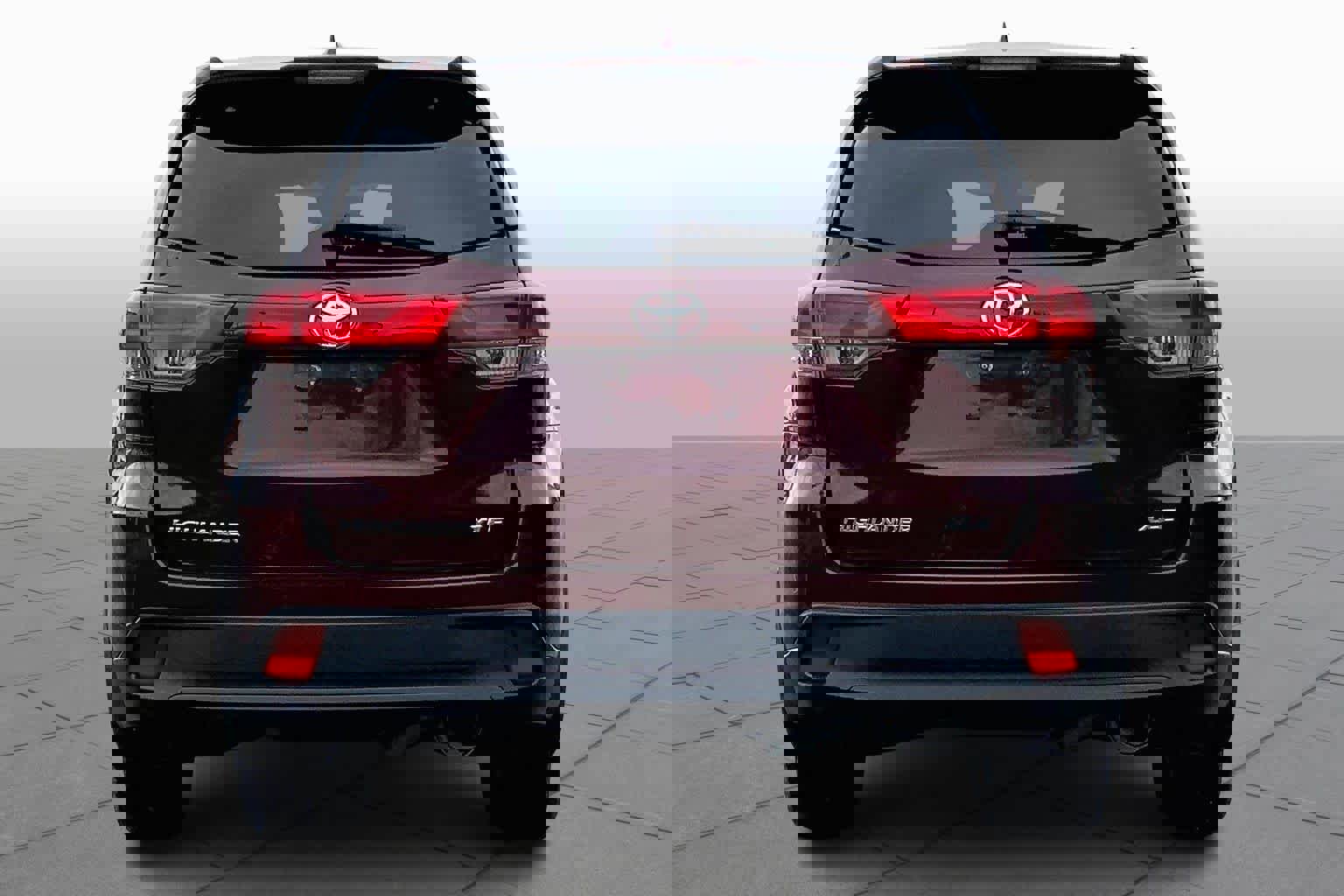 Used 2019 Toyota Highlander XLE image 4