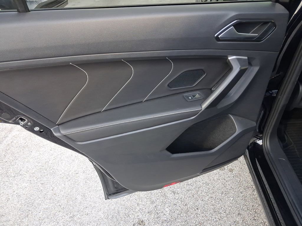 Used 2023 Volkswagen Tiguan SE R-Line image 11