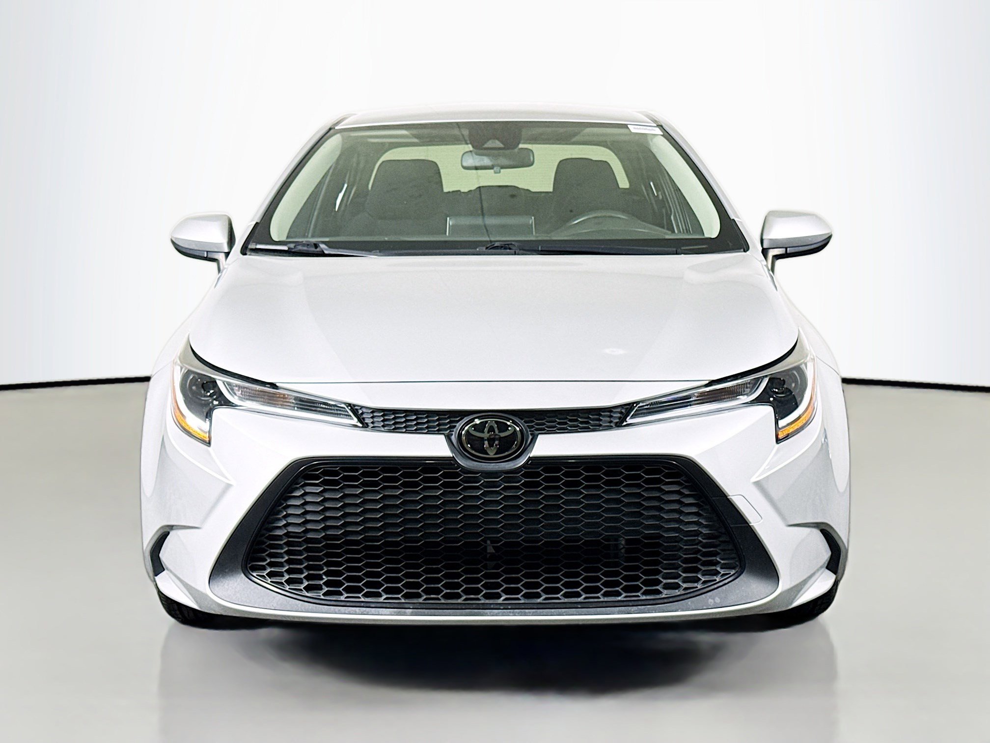 Used 2021 Toyota Corolla LE image 2